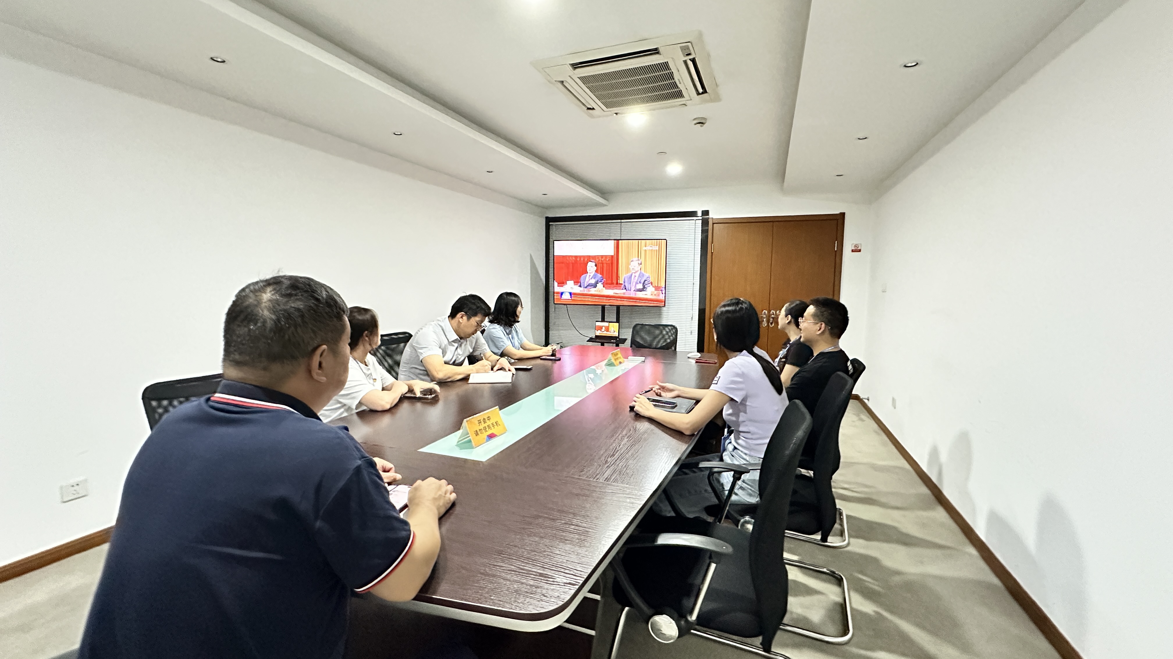 ˮ���ǵ�֧����չ8�µ�Ա�ο��˶�