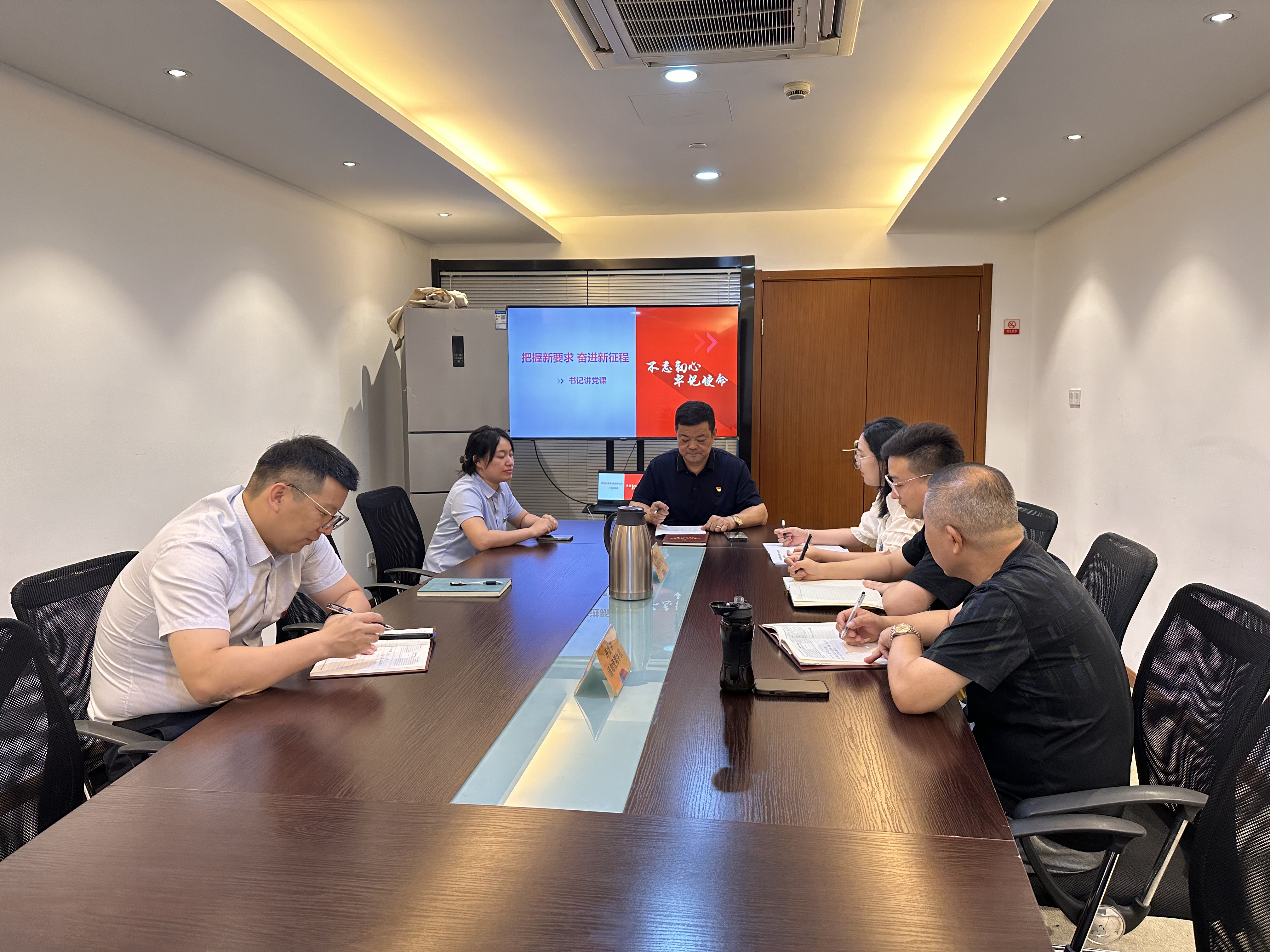 ˮ���ǵ�֧����չ��ǽ������˶�