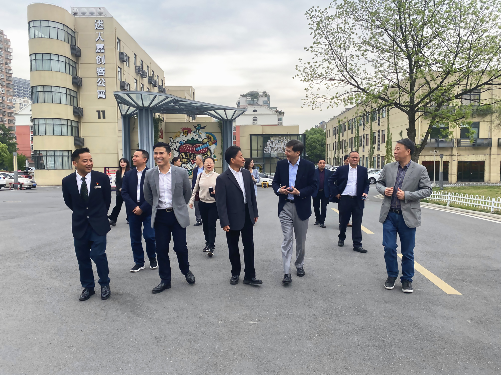 ��������Э����ϯ���й�������ϯ����ǿ һ��ݰ��®��AGCLUB�Ĵ�԰����