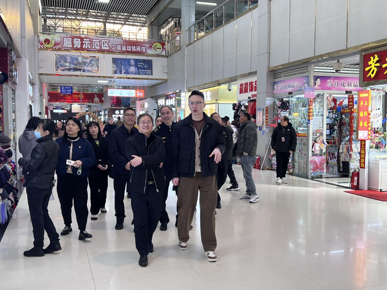 �м�����Ǯ���г�������ģ�㽨���������