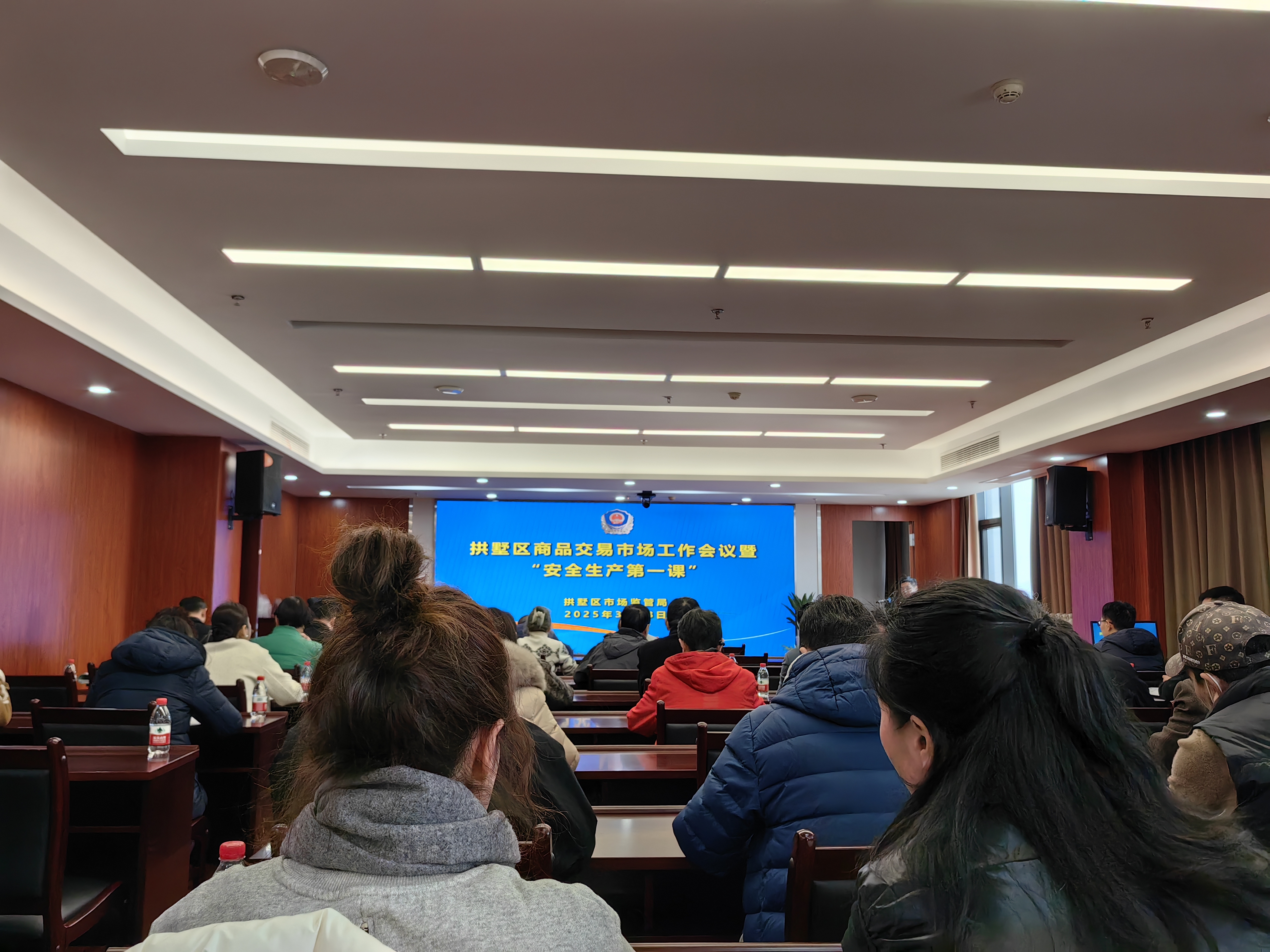 �徲������һ��