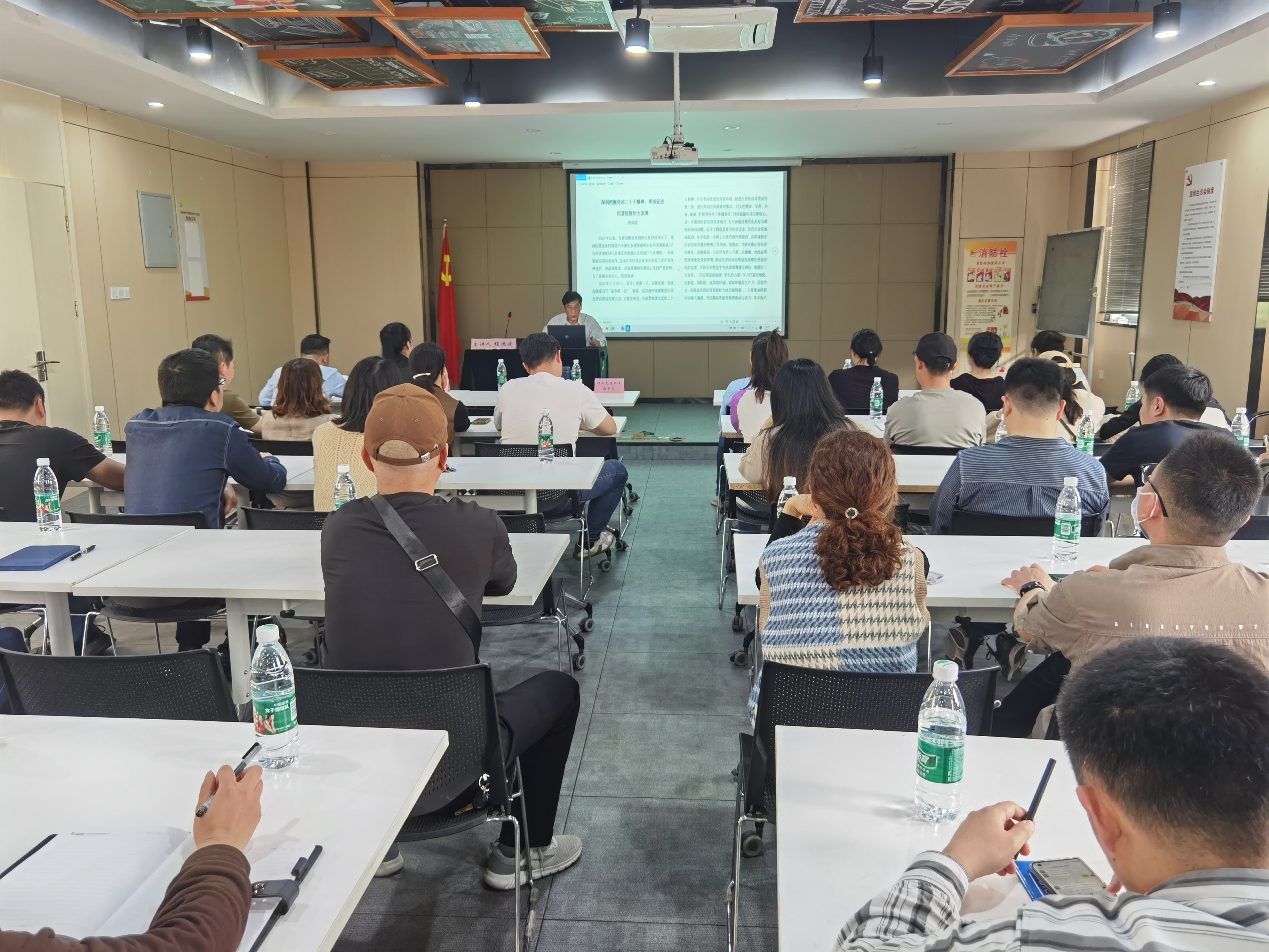 ���Ľֵ��������ǹ���������ָ��Ա��ϯ�ۻ���®��AGCLUB�Ĵ�԰˳���ٿ�