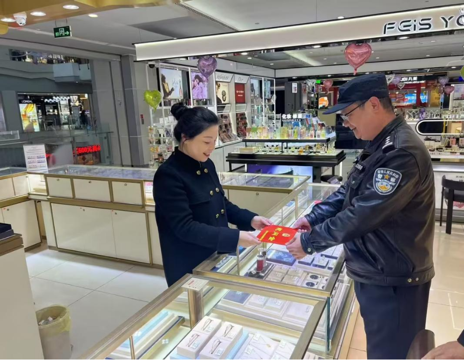 ����Я��  ������թ����