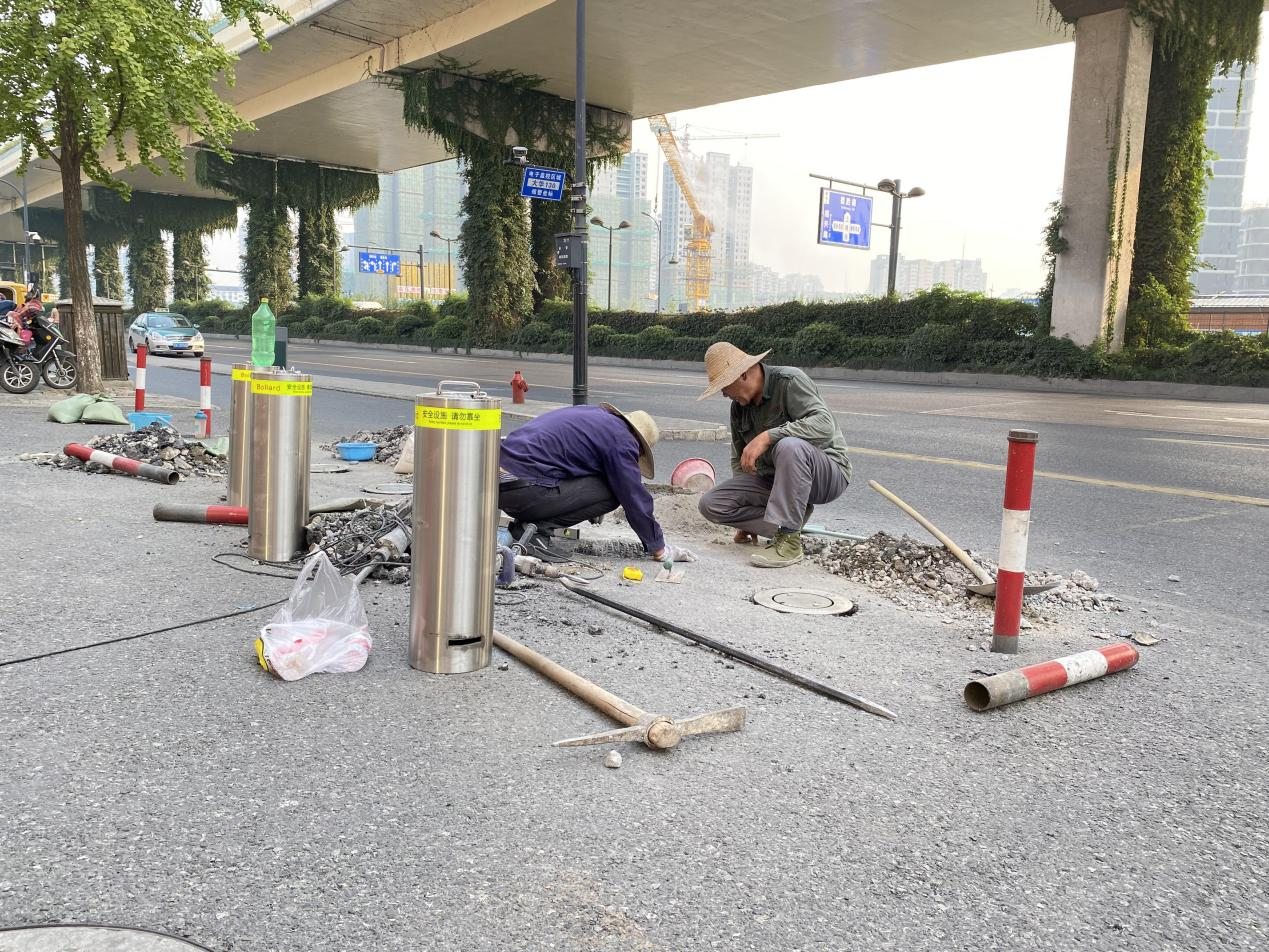 Ǯ���̳��滻����·�����ſڷ�ײ��