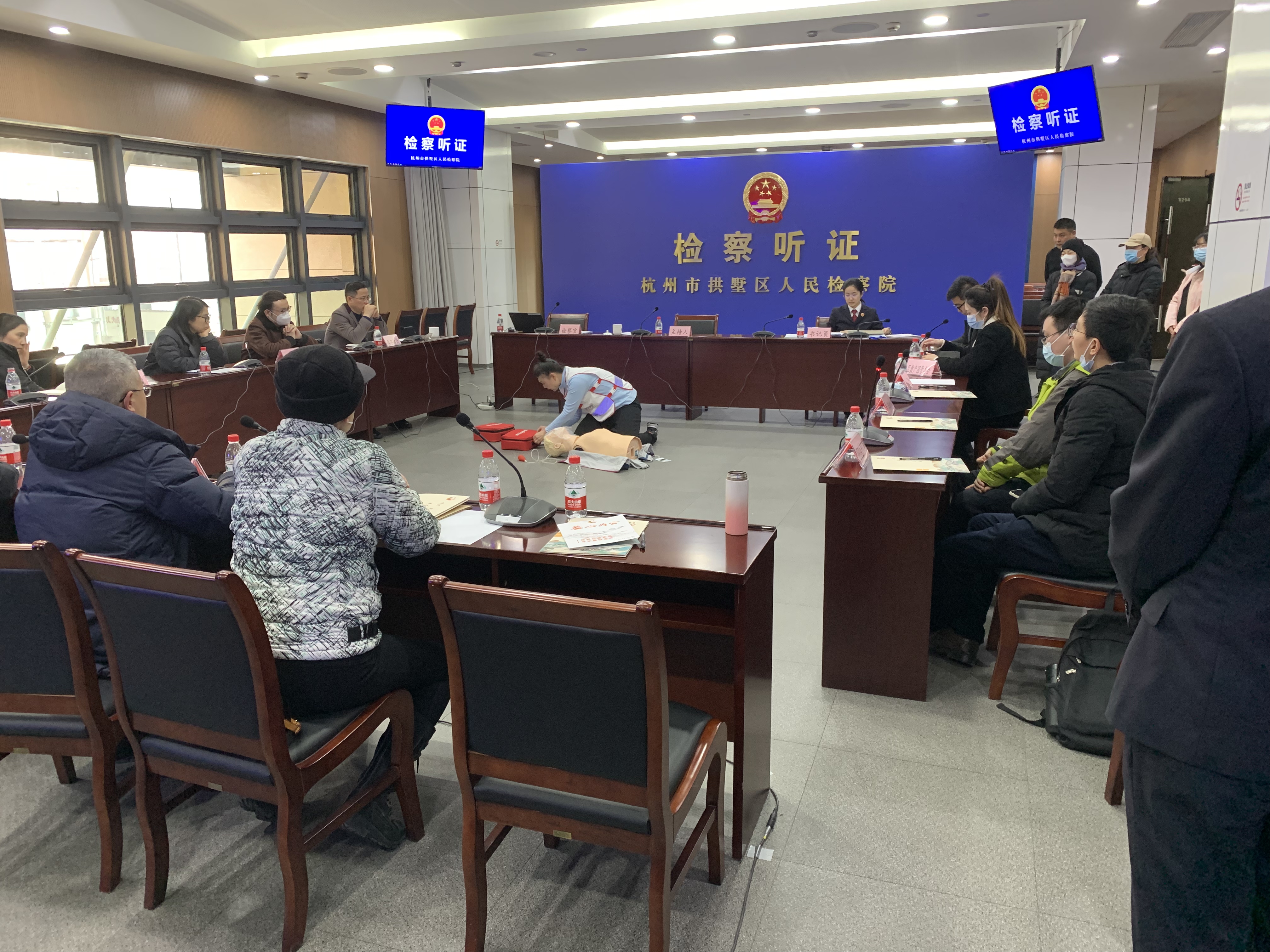 ˮ����Ա�����롰AED��װ����������������֤��