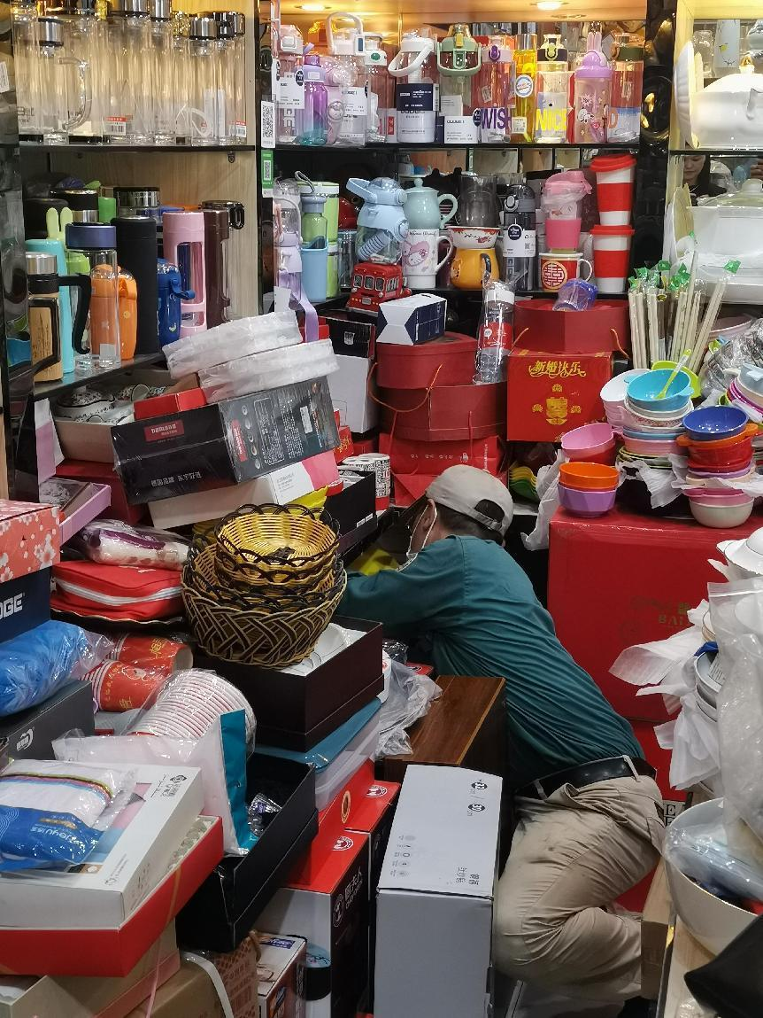 Ǯ���̳ǿ�չ�＾���г����ĺ����˶�