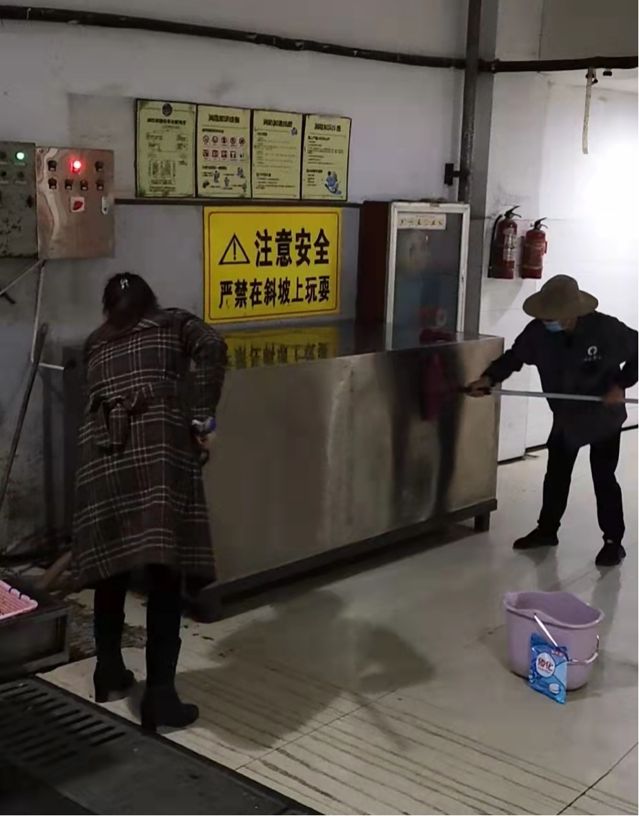 Ǯ���̳ǿ�չ��ʳ�㳡����̺ʽ��ϴ�����